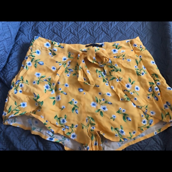 Shorts - Picture 3 of 4